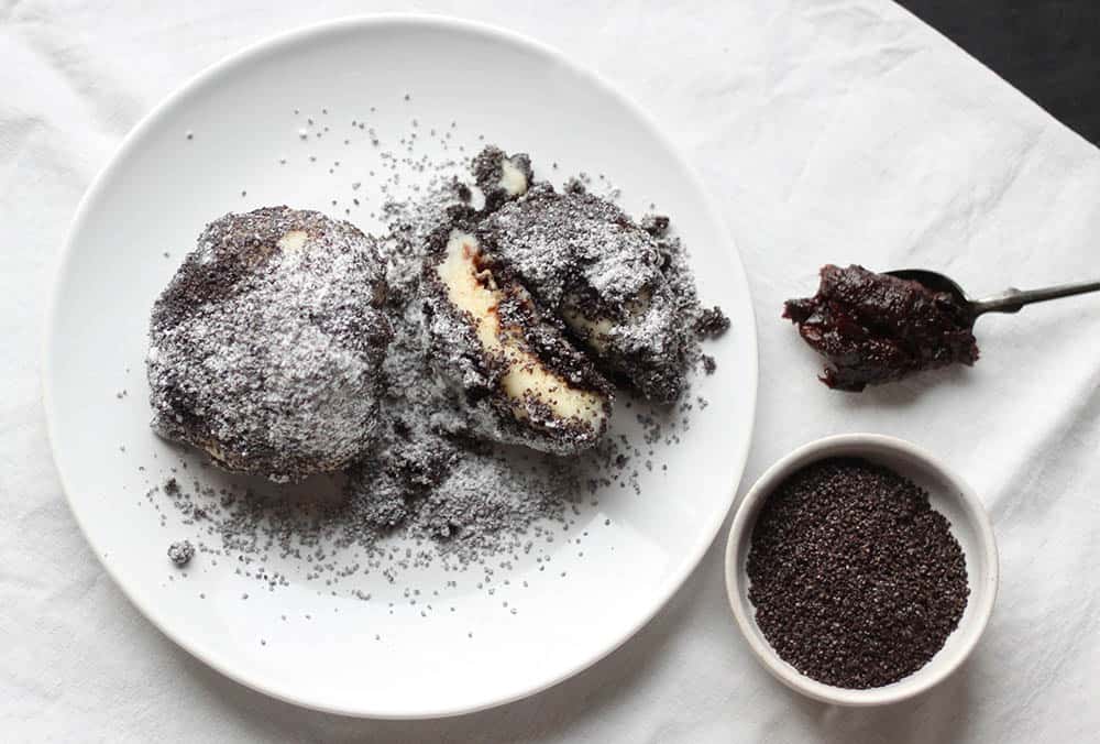 Pěry – dumplings with plum marmelade and poppyseed