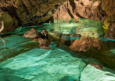 incredible places labutí jezero